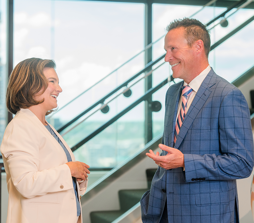 News&EventRotatorFeature_LizDan Two attorneys having an conversation.